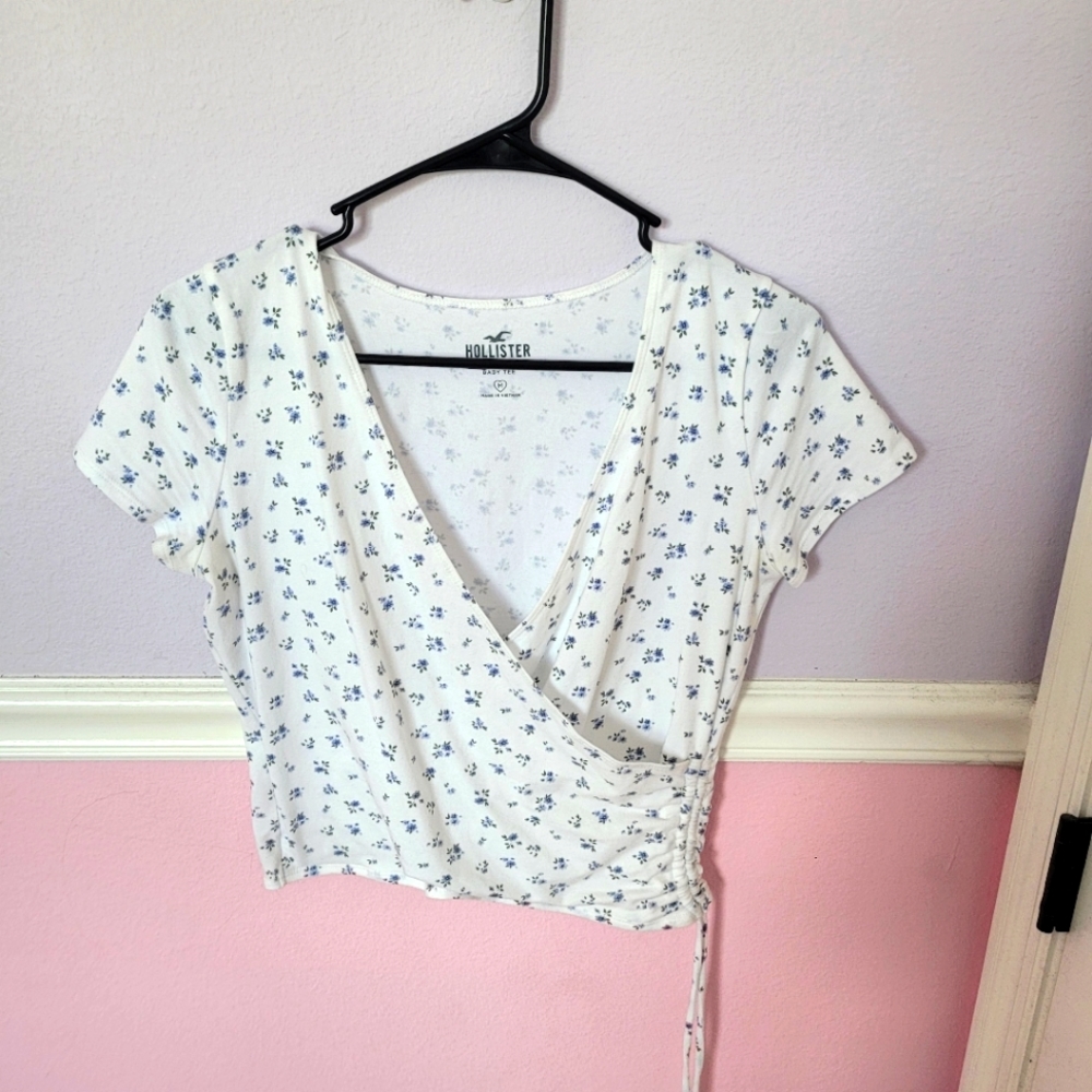 HOLLISTER size M White floral T Shirt